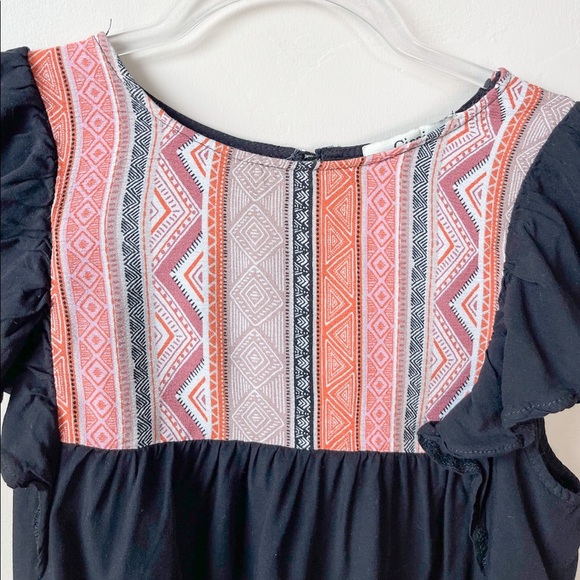 Cinnie Black Geometric Flutter Sleeve Top - Picture 4 of 10